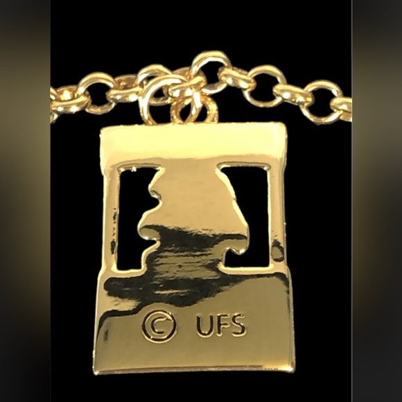 THE DANBURY MINT PEANUTS
CHARMS BRACELET GOLD WITH RHINESTONE RARE/ COLLECTIBLE - Picture 16 of 16